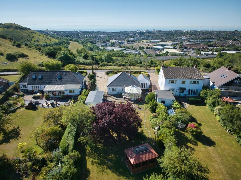 Crete Road West, Folkestone, CT18 3 bed detached bungalow £650,000