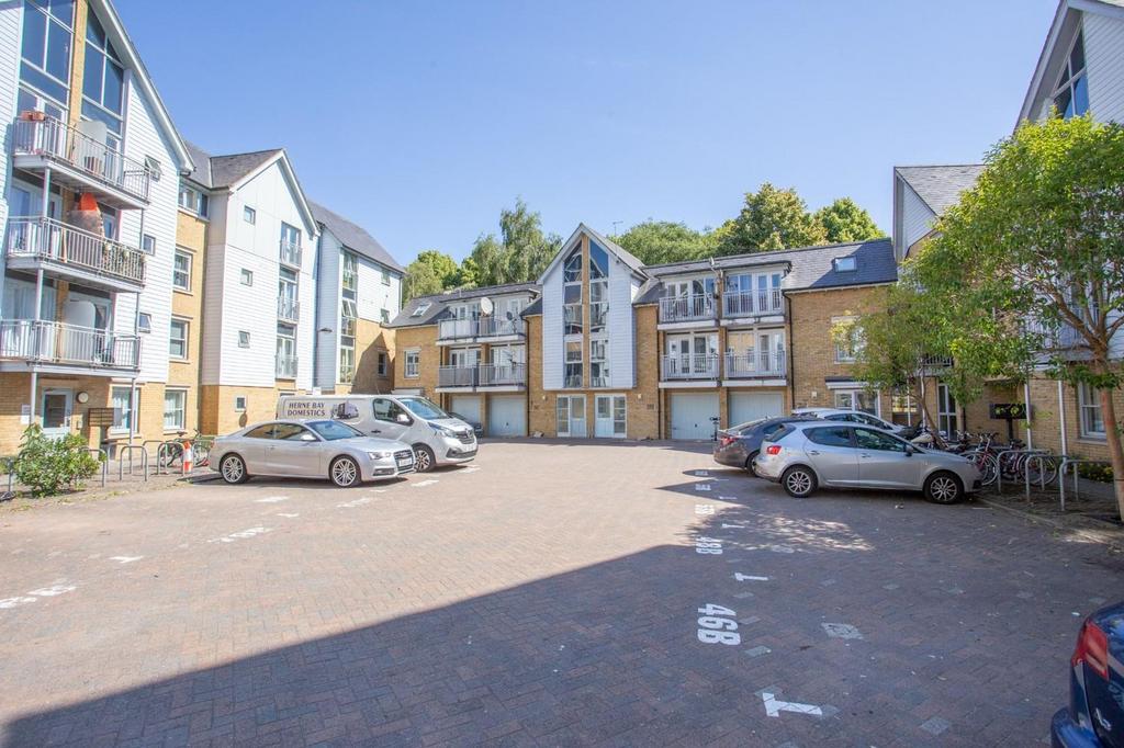 Bingley Court, Canterbury, CT1 5 bed townhouse £320,000