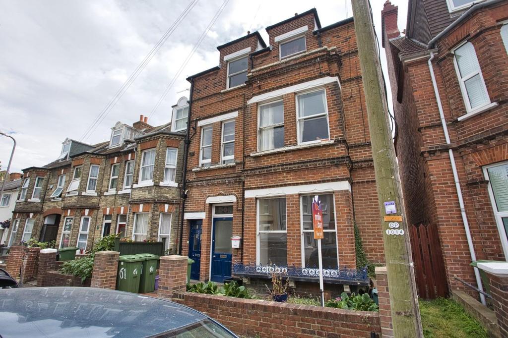 Broadmead Road, Folkestone, CT19 2 bed property £170,000