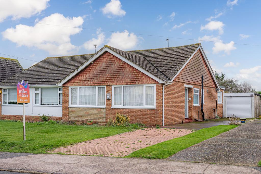 Faversham Road, Seasalter, CT5 2 bed semidetached bungalow £325,000