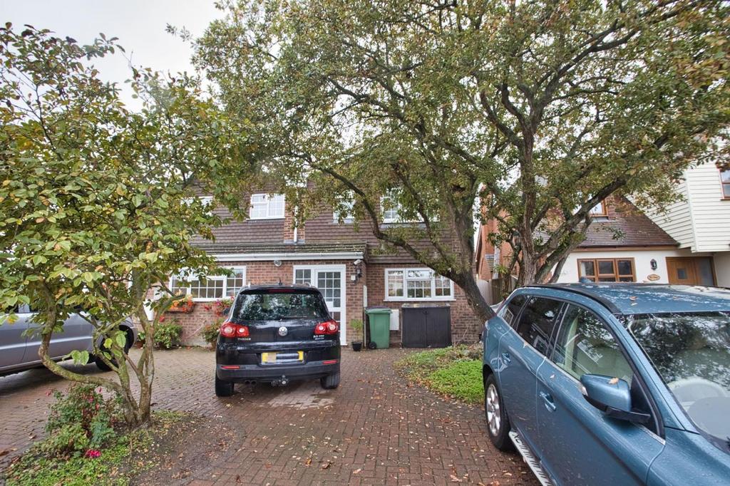 Dymchurch Road, The Willows Dymchurch Road, CT21 3 bed property £350,000