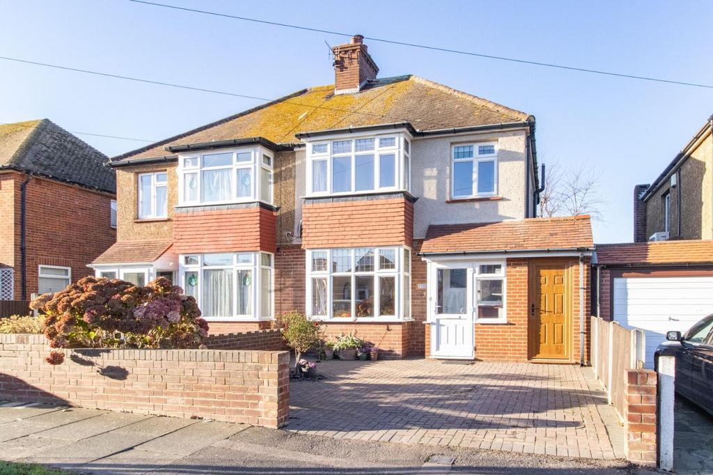 Maynard Avenue, Margate, CT9 3 bed semidetached house £370,000
