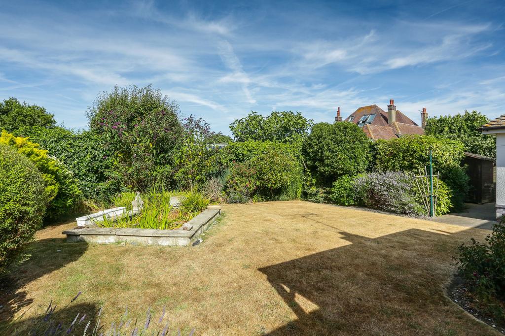 Gresham Avenue, Margate, CT9 3 bed detached bungalow £500,000