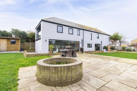 4 bedroom detached house for sale - Kingsgate Avenue, Broadstairs, CT10