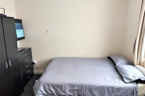 1 bedroom in a house share to rent, Hunter Road, Ilford IG1