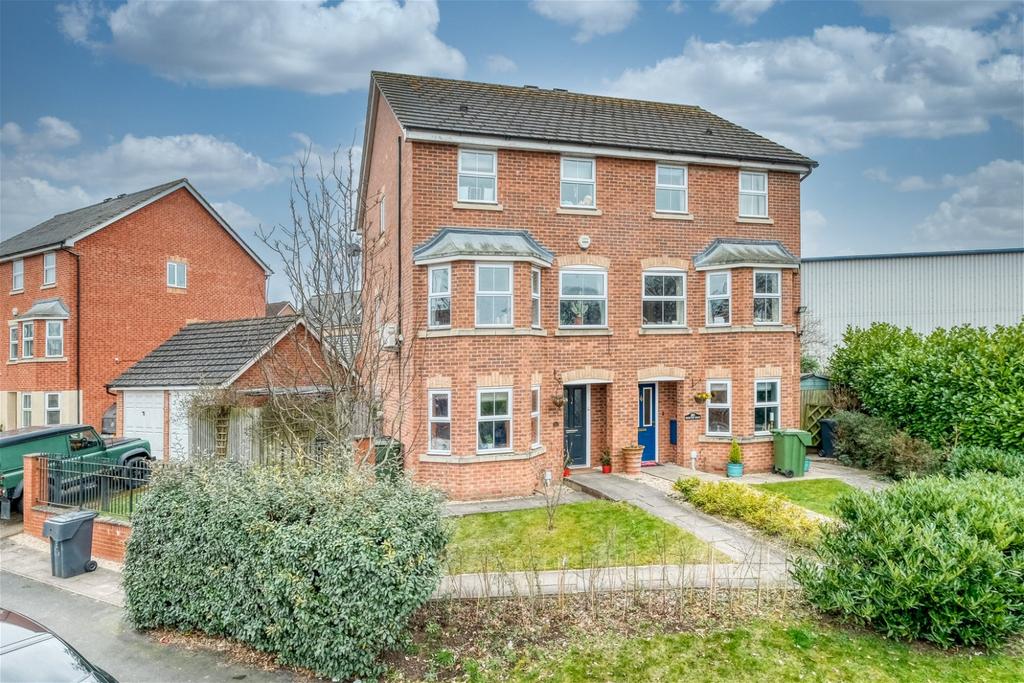 Newton Road, Breme Park, Bromsgrove... 4 bed semidetached house £425,000