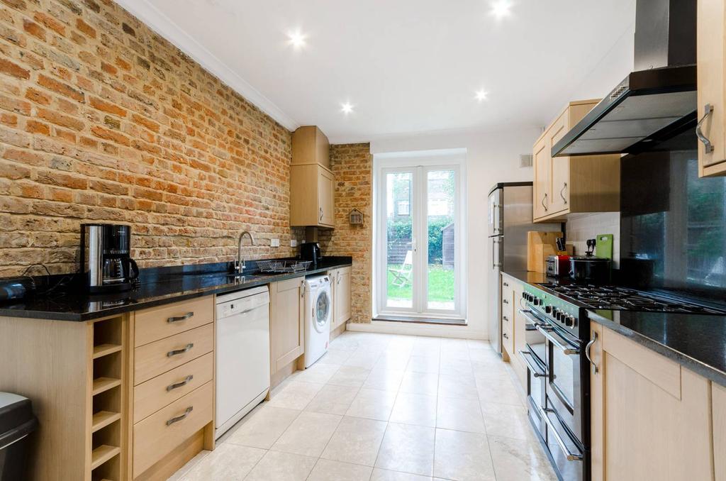 Wiverton Road, Sydenham, London, SE26 5 bed house £3,200 pcm (£738 pw)