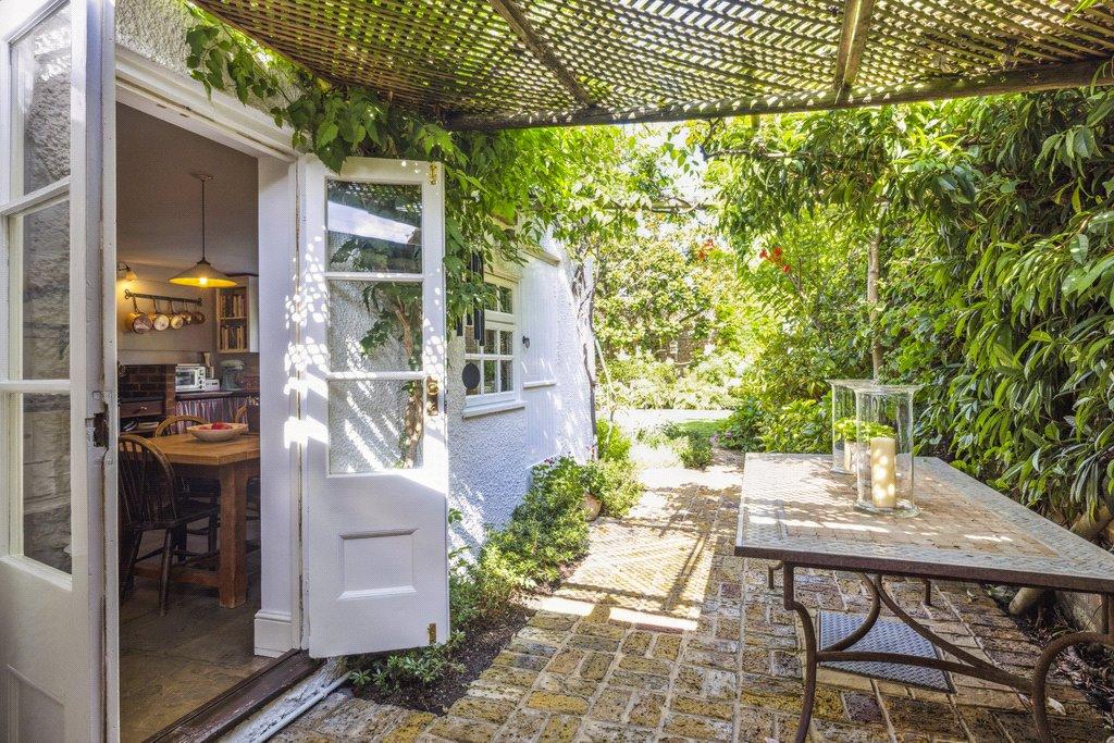 Alfresco Dining