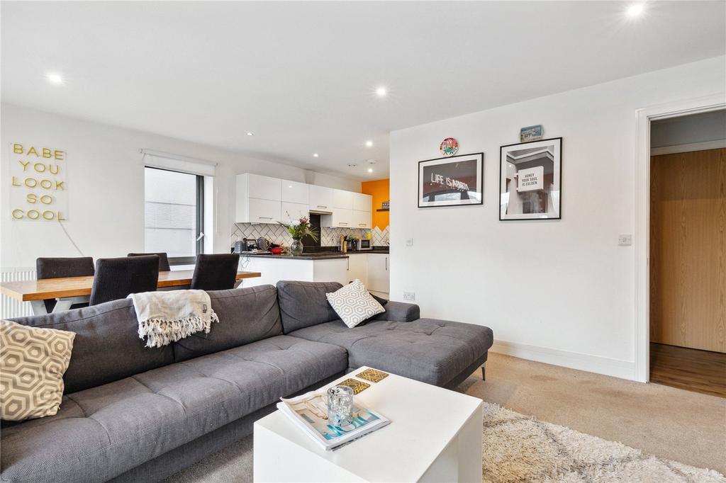 Gwynne Road, London, SW11 2 bed apartment £599,999