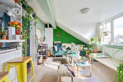1 bedroom flat for sale - Bassein Park Road, Shepherd's Bush, London, W12
