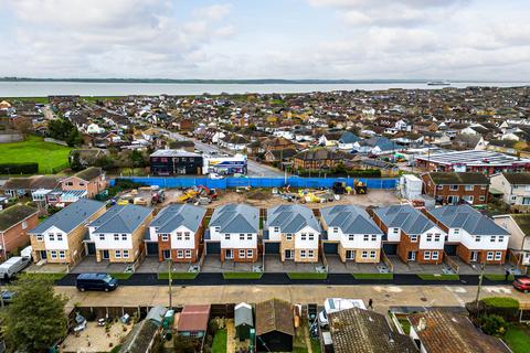 4 bedroom detached house for sale, Winterswyk Avenue, Canvey Island, SS8