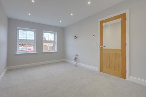 4 bedroom detached house for sale, Winterswyk Avenue, Canvey Island, SS8