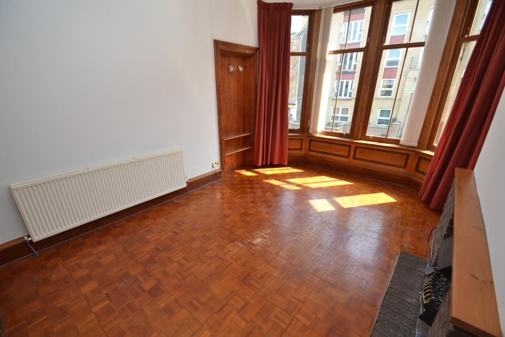 196 Clarkston Road, Cathcart, G44 3DN 1 bed flat £750 pcm (£173 pw)