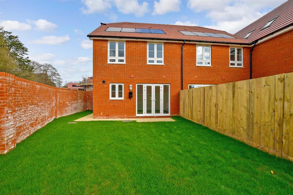 Gem Place, Eastergate, West Sussex 3 bed semidetached house for sale
