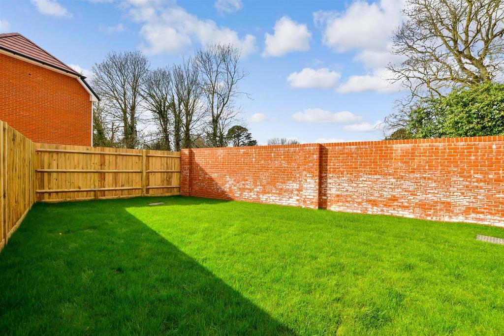 Gem Place, Eastergate, West Sussex 3 bed semidetached house for sale