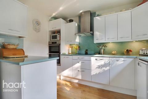 8 Highmoor Copse, Peatmoor, Swindon, SN5 5AB