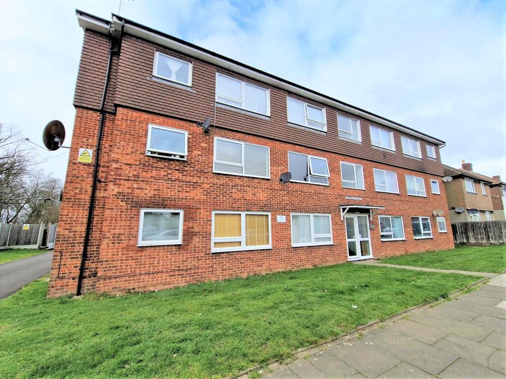 Dryden Close, Hainault IG6 3DZ 1 bed ground floor flat £250,000