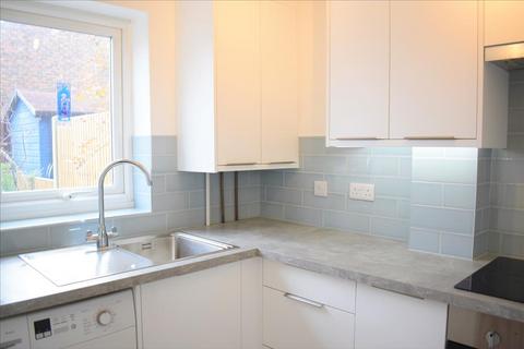 1 bedroom house to rent, Grange Road, West Molesey, KT8