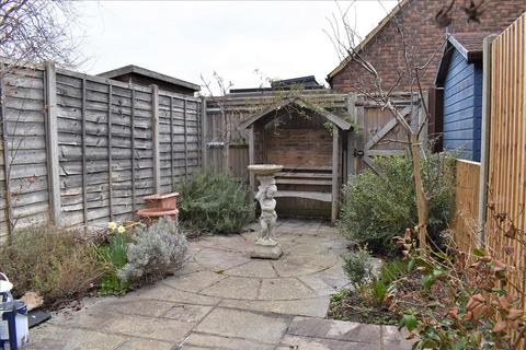1 bedroom house to rent, Grange Road, West Molesey, KT8