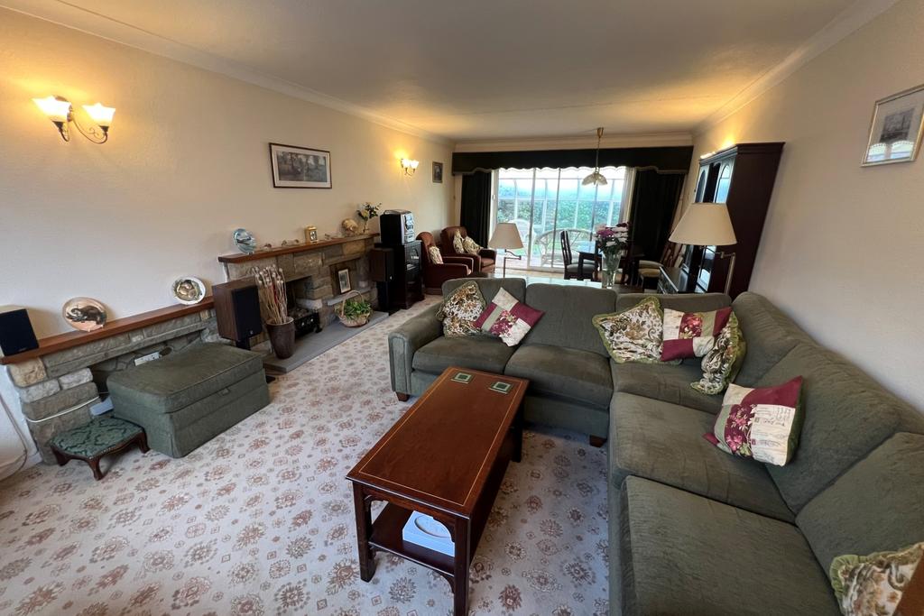 Clarence Street, Egham, Surrey, TW20 3 bed detached house £695,000