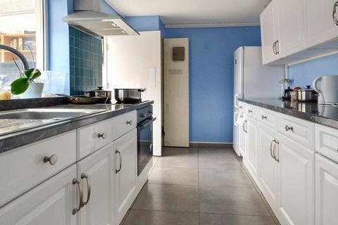 28 Craydene Road, Erith, DA8 2HR