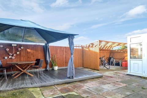 28 Craydene Road, Erith, DA8 2HR