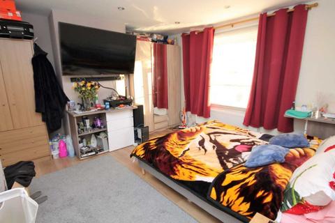 28 Craydene Road, Erith, DA8 2HR