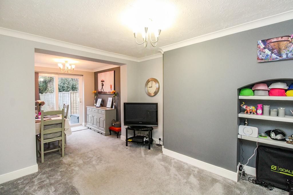 Prices Lane, Reigate, Surrey. RH2 8BA 3 bed semidetached house for