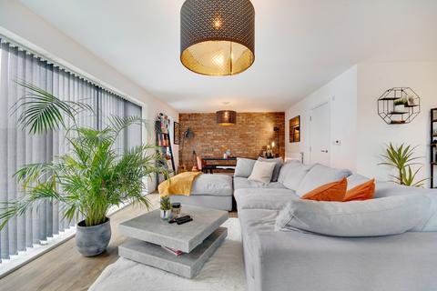 2 bedroom flat for sale - Robert McCarthy Place, Beaulieu Park