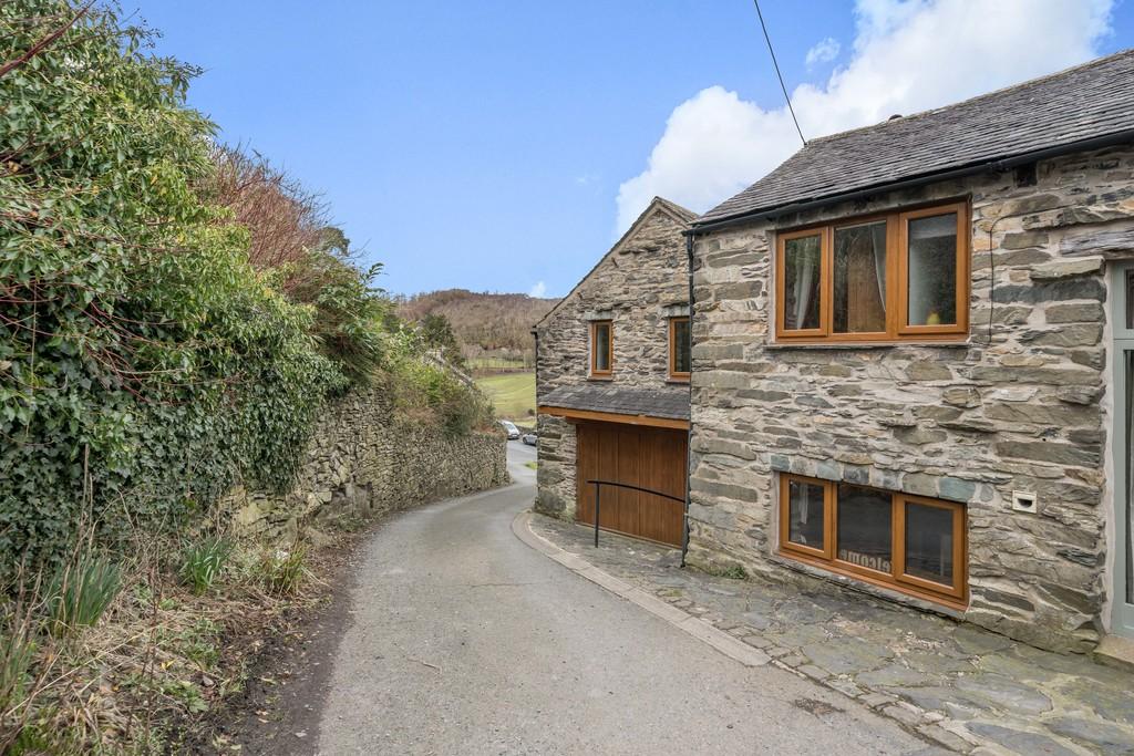 4 The Barns, Haverthwaite, Nr Ulverston, Cumbria, LA12 8AE 3 bed barn