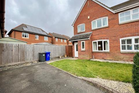 3 bedroom semi-detached house to rent, Sandringham Close, Brackley