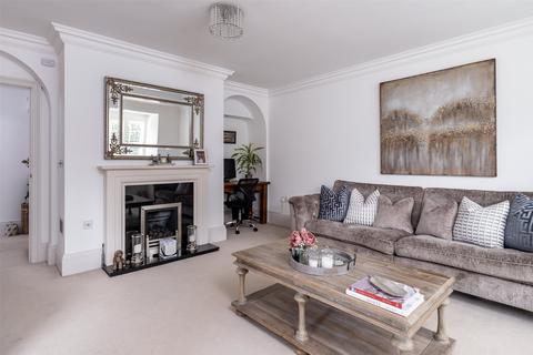 1 bedroom flat for sale - The Grove, Effingham, Leatherhead, Surrey, KT24