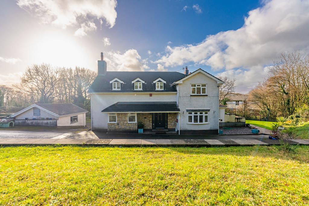 Llantrisant Road, Capel Llanilltern 5 bed detached house £779,950
