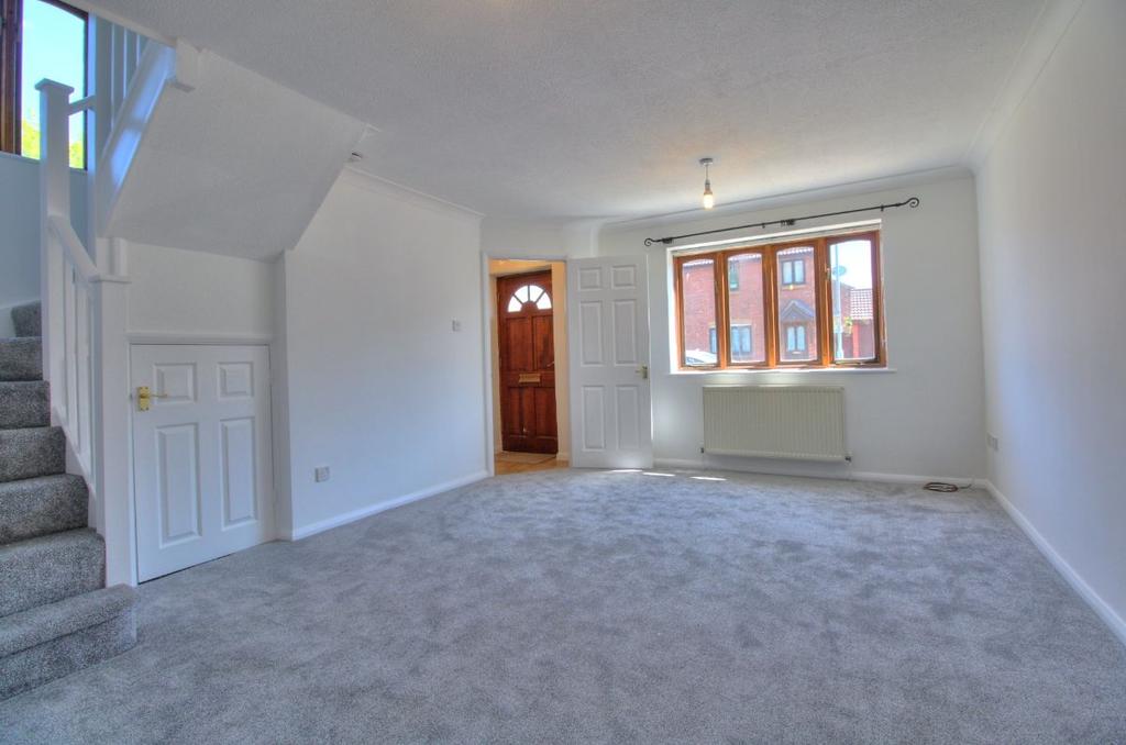 Spencer Way, Stowmarket 3 bed semidetached house £995 pcm (£230 pw)