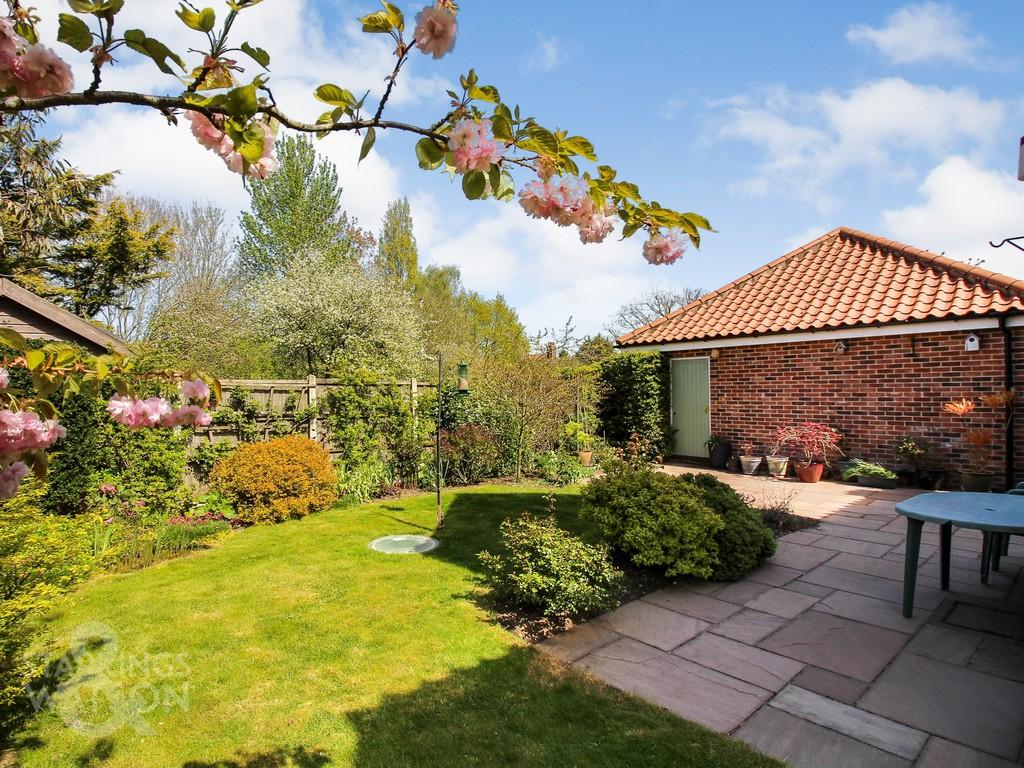 New Road, Tacolneston, Norwich 4 bed detached house for sale £400,000