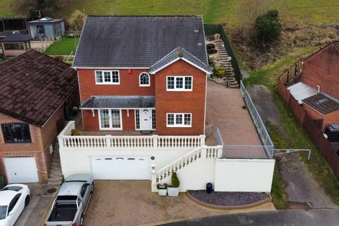 12 Bryn Rhedyn, Tonyrefail, Porth, CF39 8EZ