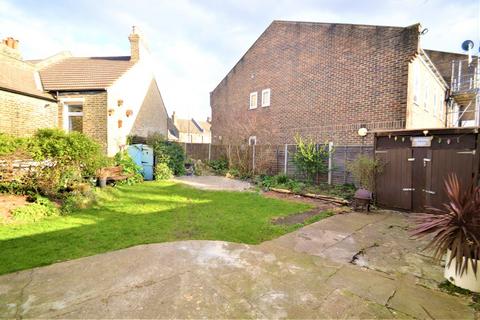 169 Parkdale Road, London, SE18 1RW