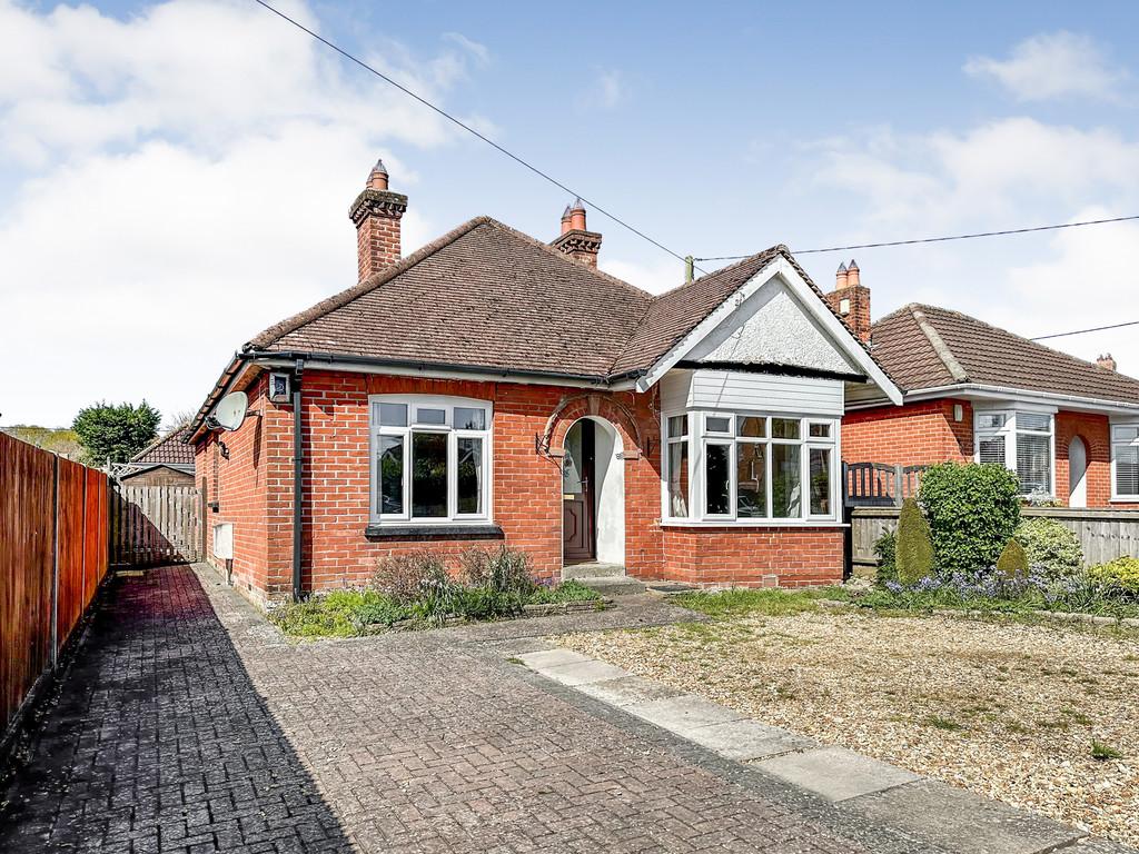 Hampton Lane, Blackfield 3 bed detached bungalow £320,000