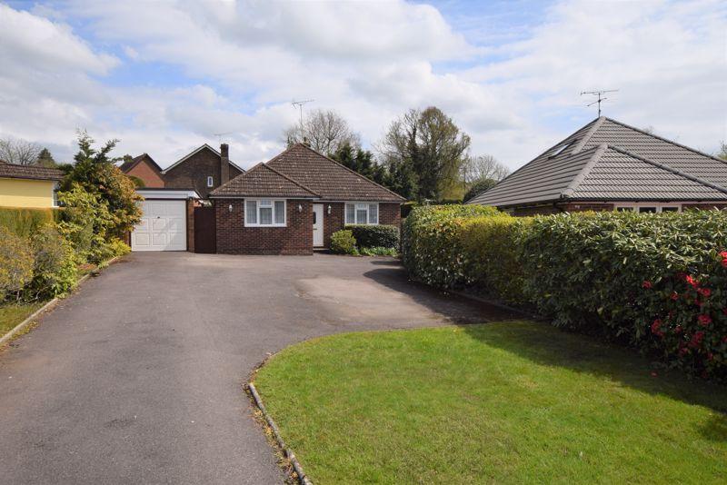 Lymington Close, Four Marks, Alton, Hampshire 3 bed detached bungalow