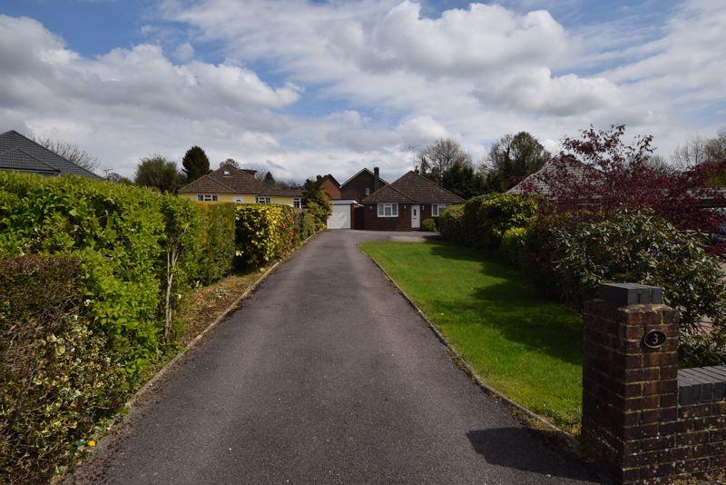 Lymington Close, Four Marks, Alton, Hampshire 3 bed detached bungalow