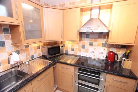 2 bedroom apartment for sale - Marine Road, Colwyn Bay