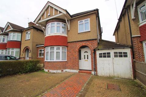 3 bedroom detached house to rent, Alfriston Avenue, Harrow