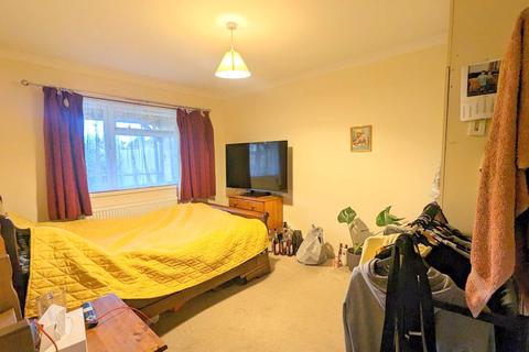 21 Peninsular Close, Feltham, TW14 9SS