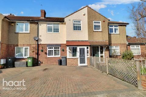 4 Royston Road, Romford, RM3 0SR