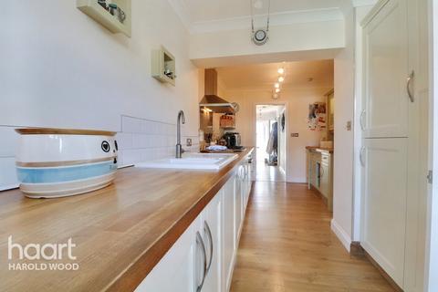 4 Royston Road, Romford, RM3 0SR