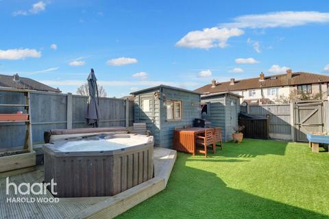 4 Royston Road, Romford, RM3 0SR