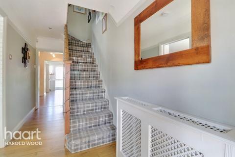 4 Royston Road, Romford, RM3 0SR
