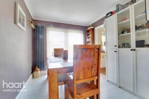 4 Royston Road, Romford, RM3 0SR
