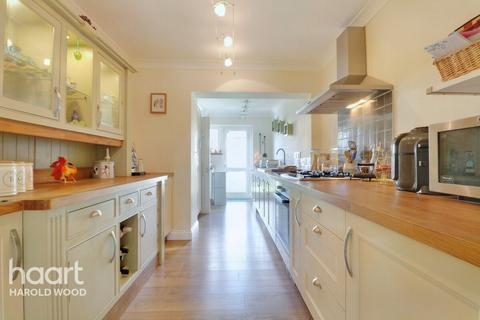 4 Royston Road, Romford, RM3 0SR