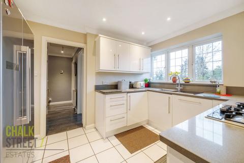 13 Hubbards Chase, Hornchurch, RM11 3DD